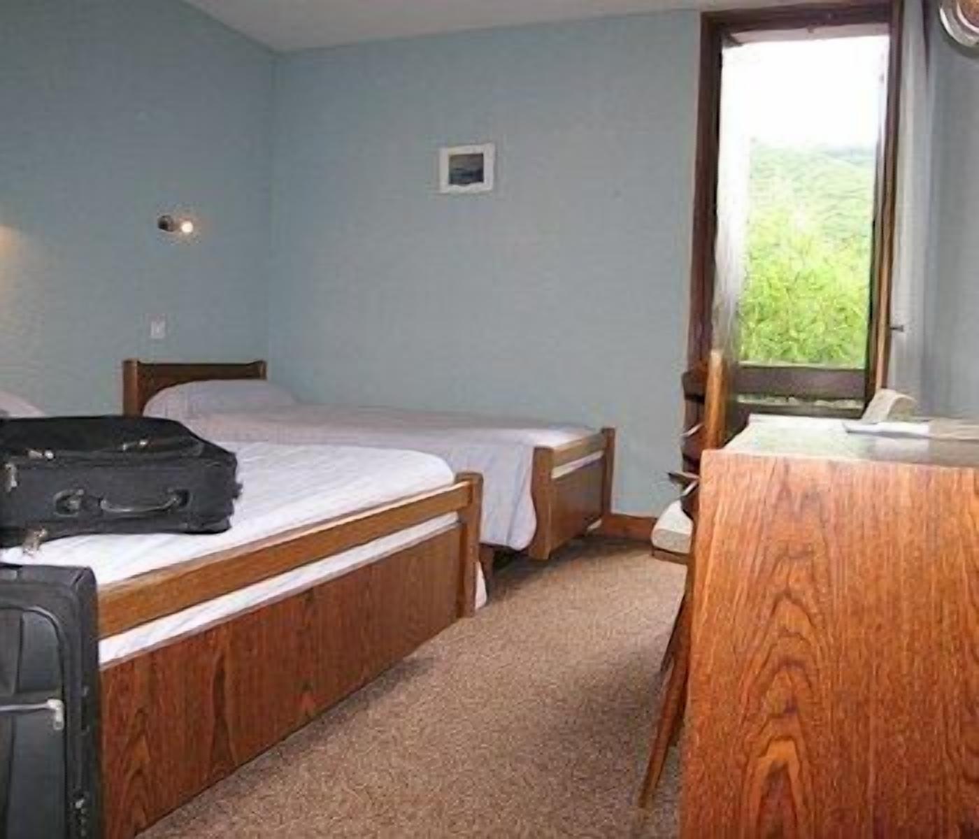 desk, free cots/infant beds, rollaway beds