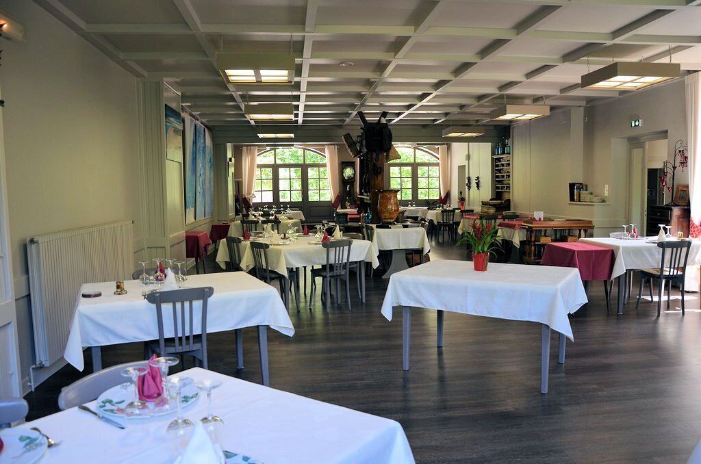 lunch and dinner served, french cuisine