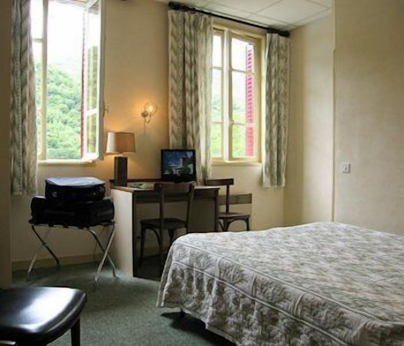 desk, free cots/infant beds, rollaway beds