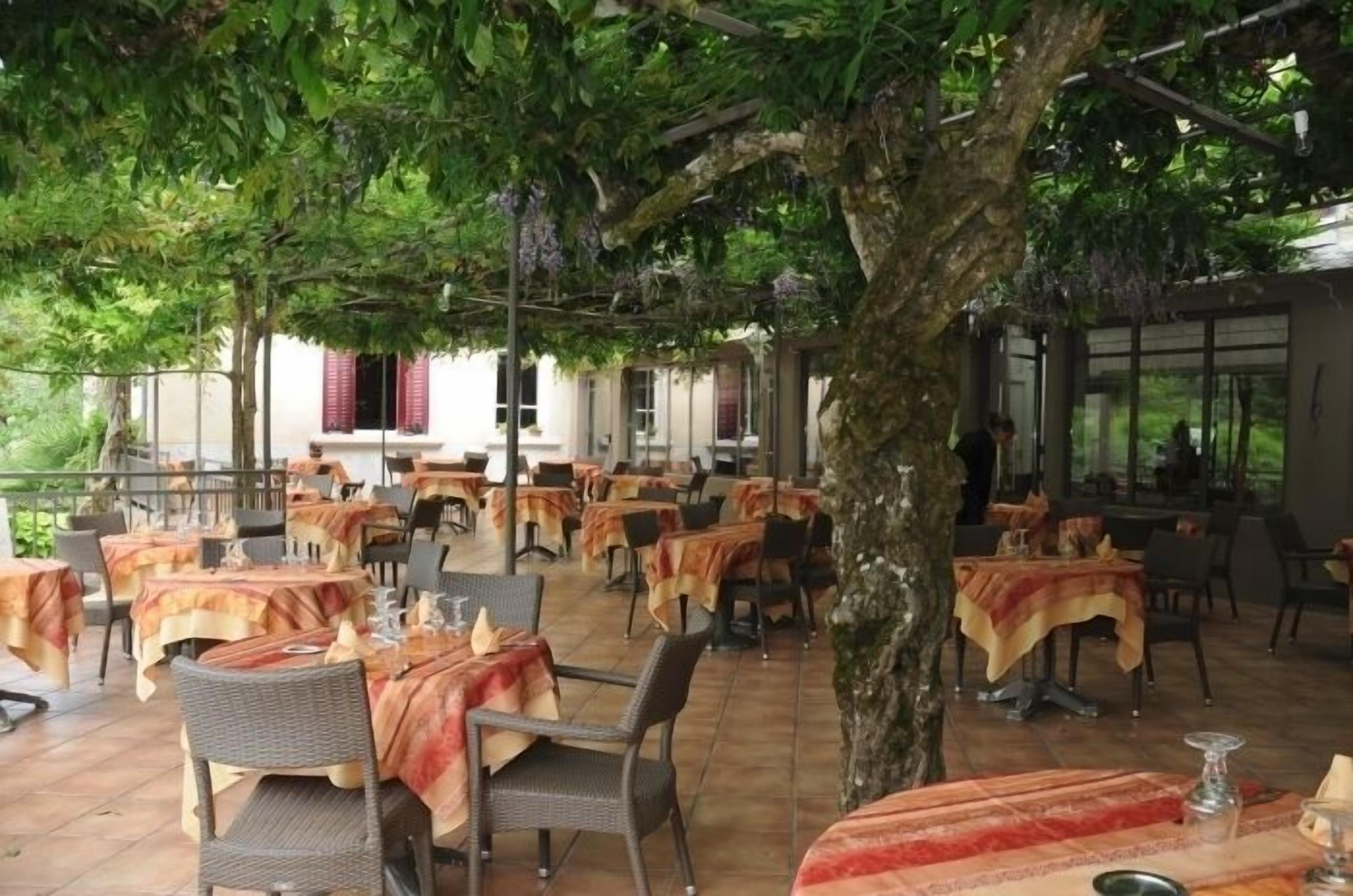 lunch and dinner served, french cuisine