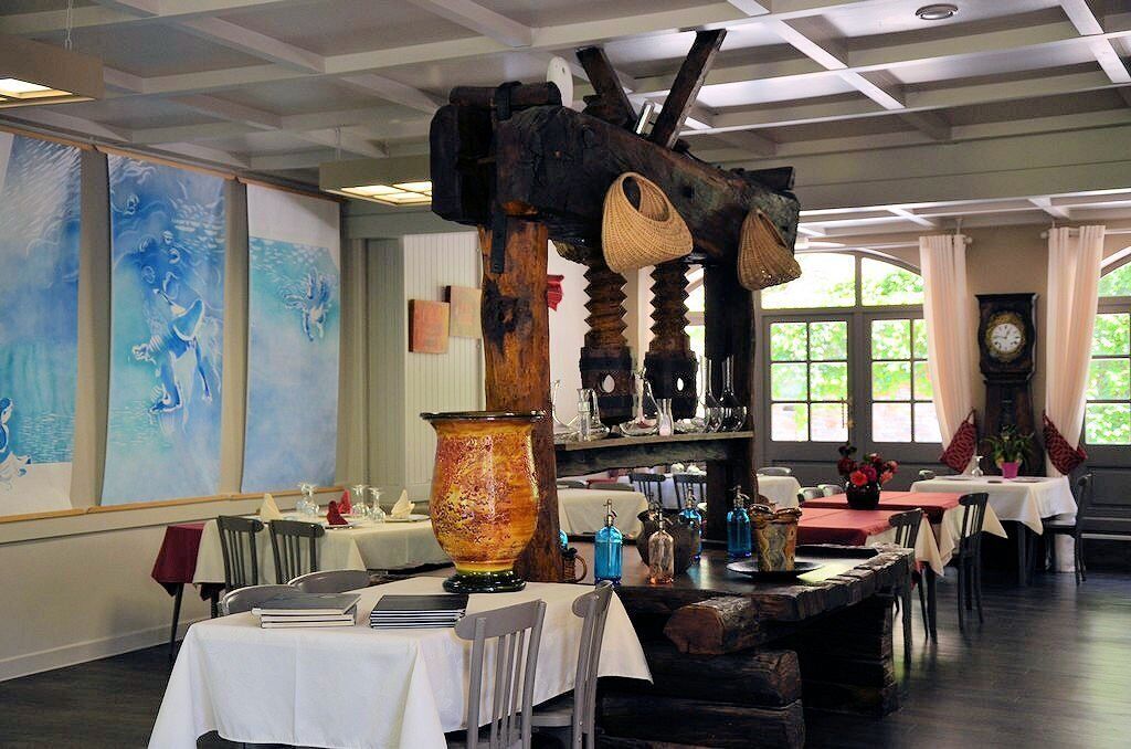 lunch and dinner served, french cuisine