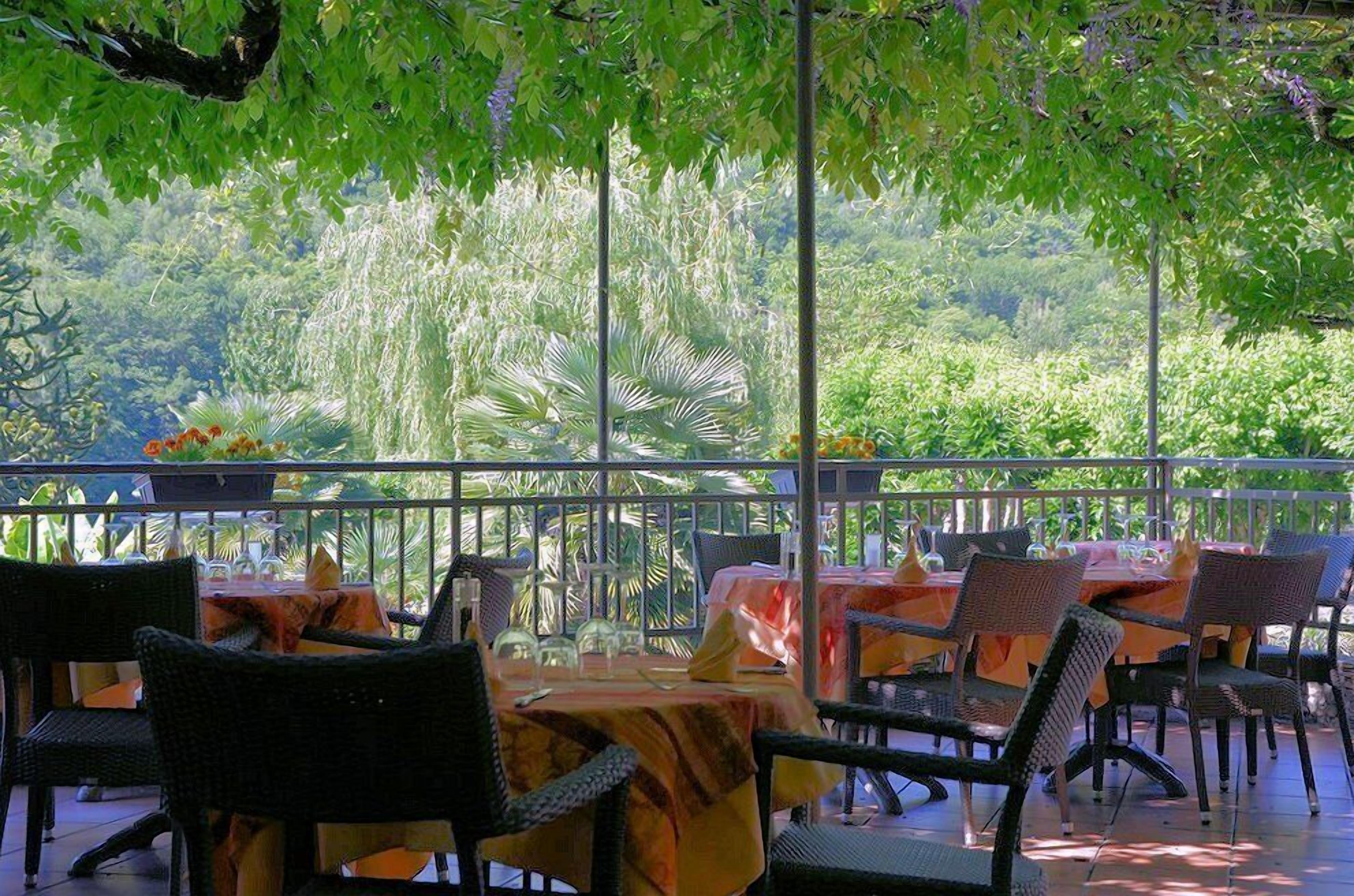 lunch and dinner served, french cuisine