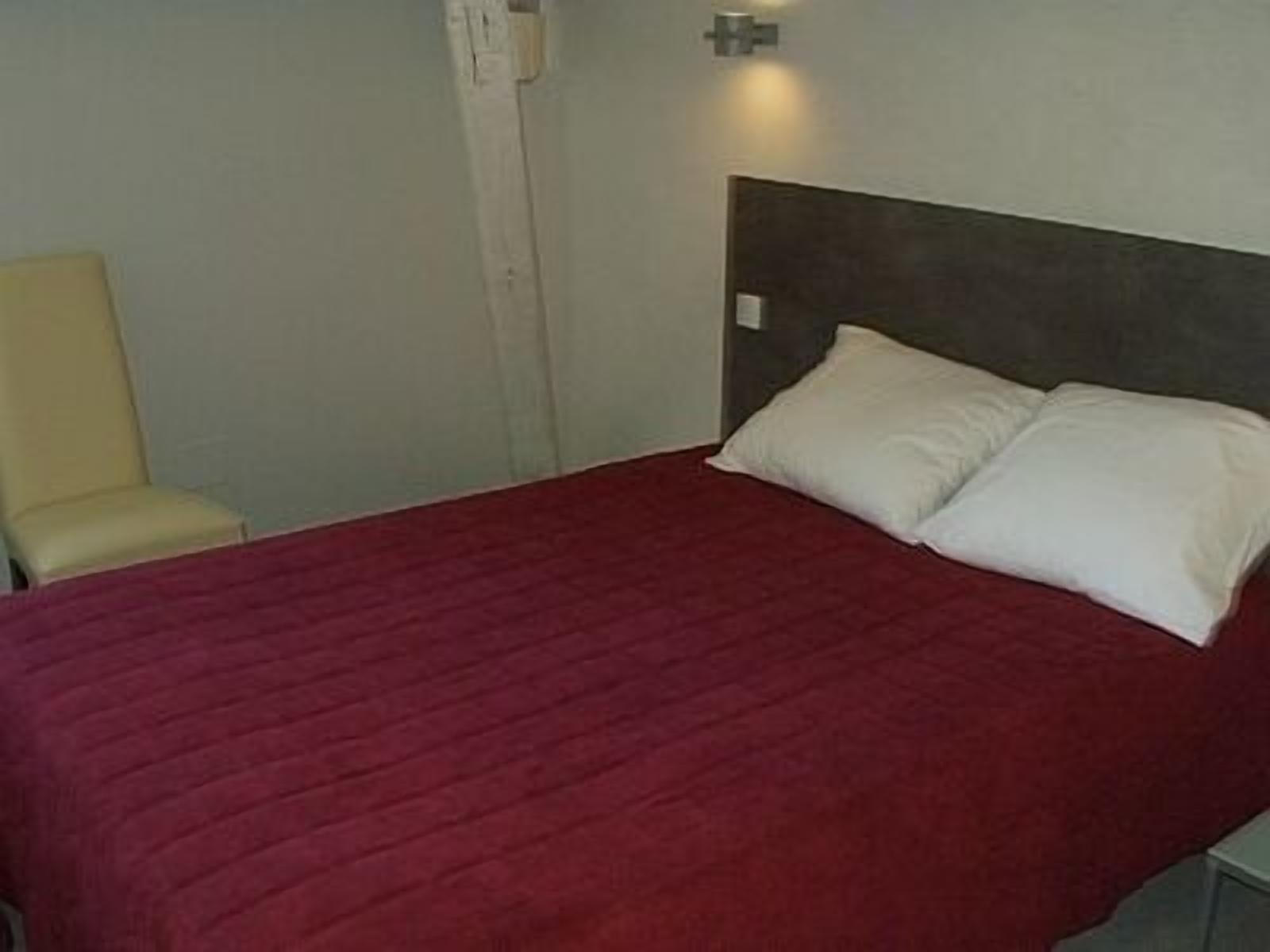 room suite  | desk, free cots/infant beds, rollaway beds, free wifi