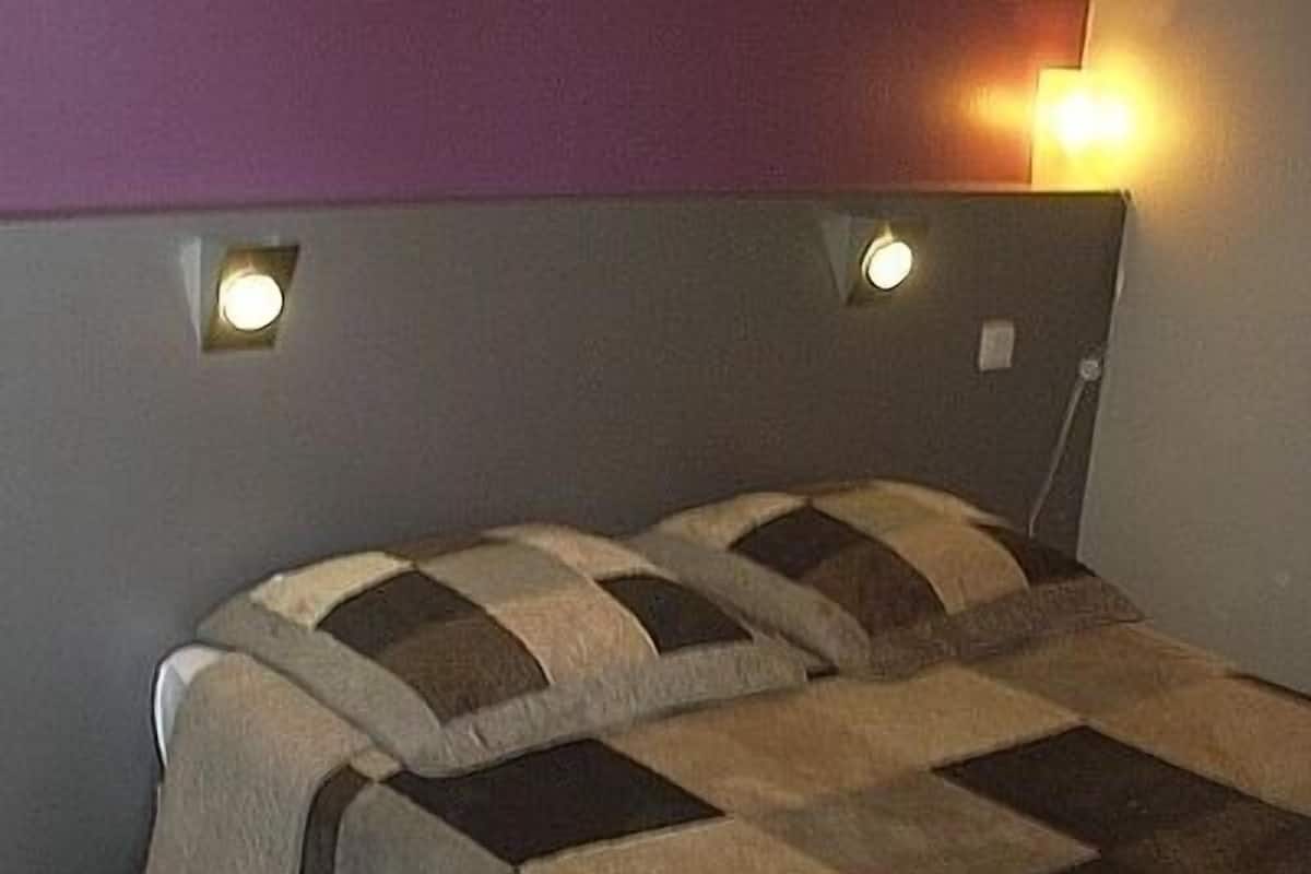 Desk, free cots/infant beds, rollaway beds, free WiFi