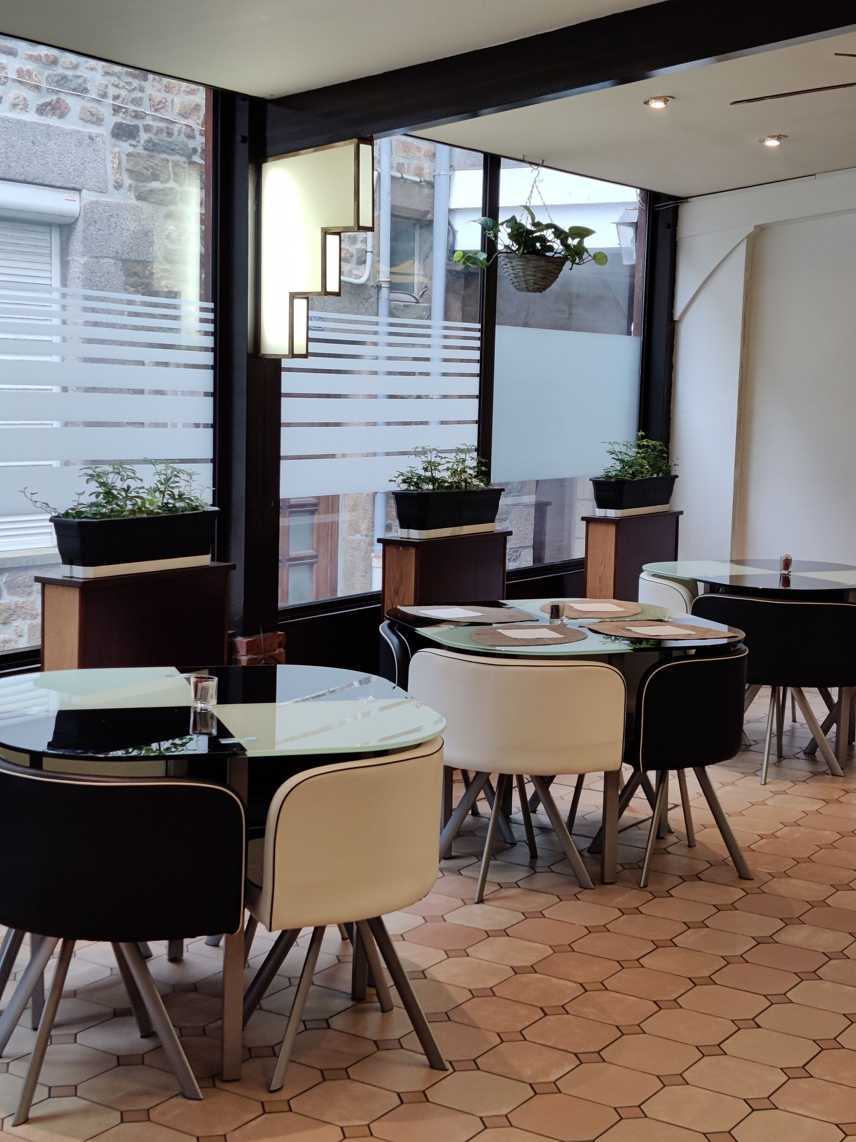 lunch and dinner served, regional cuisine