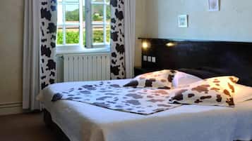 Doppelzimmer | Schreibtisch, kostenlose Babybetten, Zustellbetten, kostenloses WLAN
