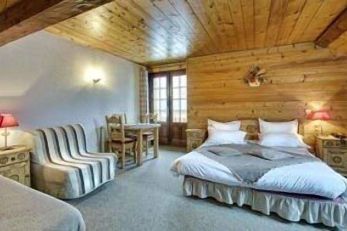 Cofres nos quartos, escrivaninha, berços grátis, Wi-Fi de cortesia