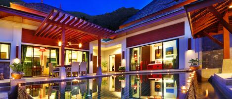 32-inch flat-screen TV with cable channels, TV