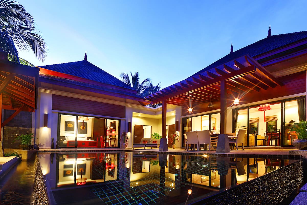 Villa Luxury, 3 camere da letto, piscina privata | Area soggiorno | TV a schermo piatto 32 pollici con canali via cavo, TV