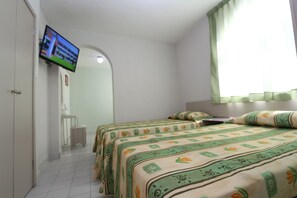 Habitación triple "Acacias" | Gratis Wi-Fi, sengetøj