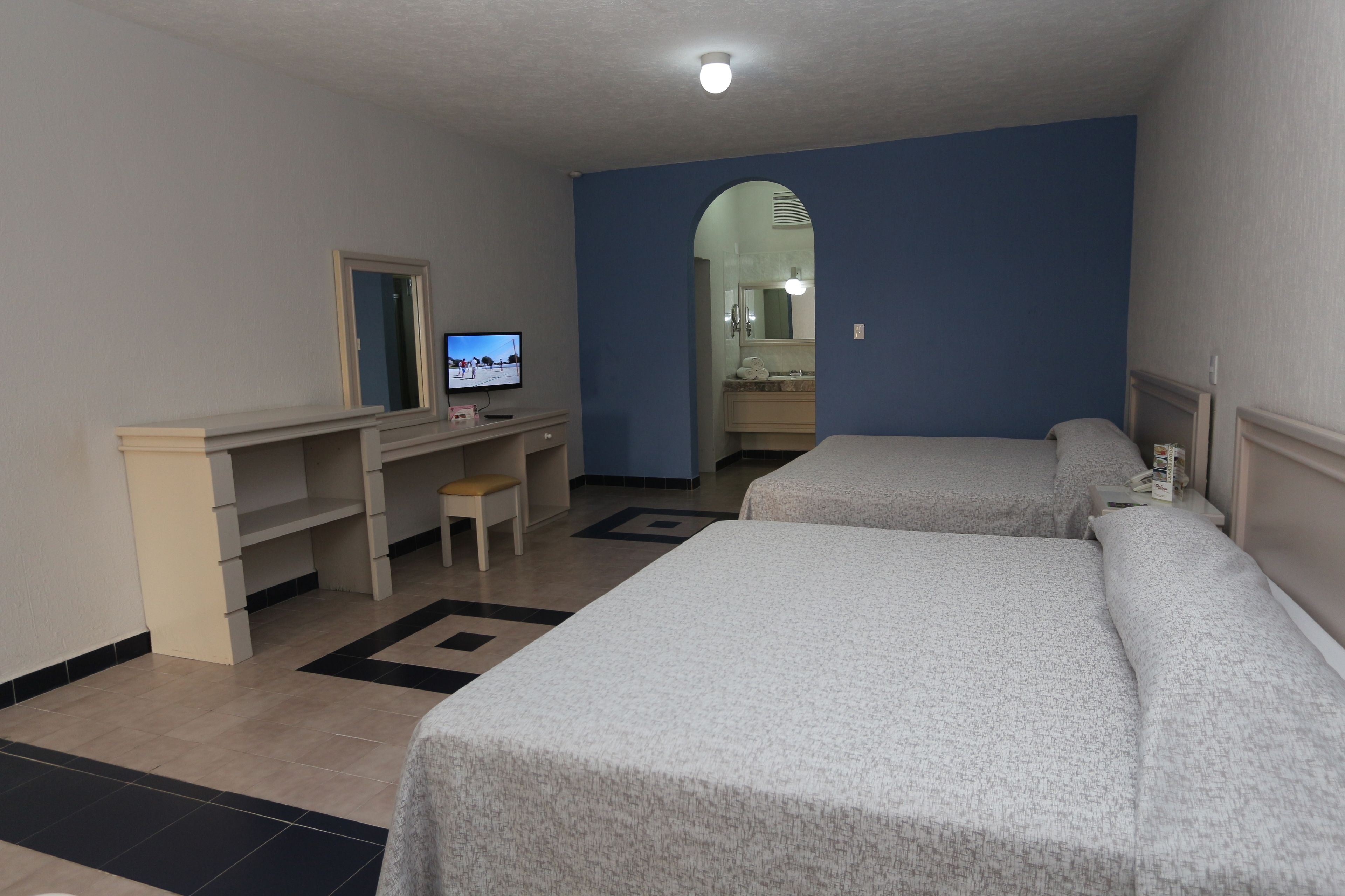 Habitación con 2 camas king | Wifi gratis y ropa de cama 