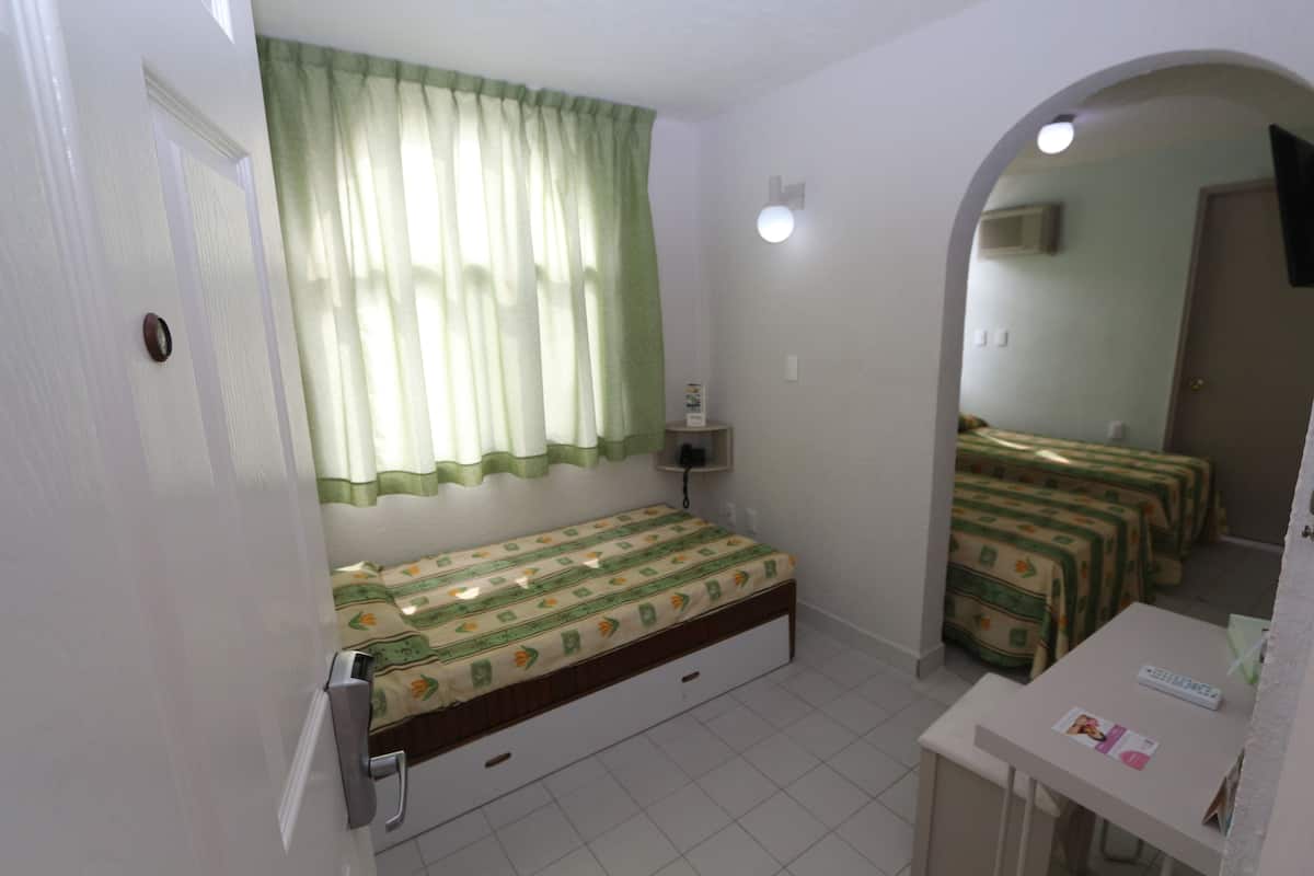 Habitación triple "Acacias"