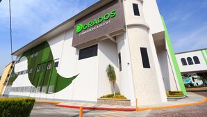 A building with a sign reading "DORADOS CONVENTIONS & RESORT". - Dorados Conventions & Resort (Yautepec)