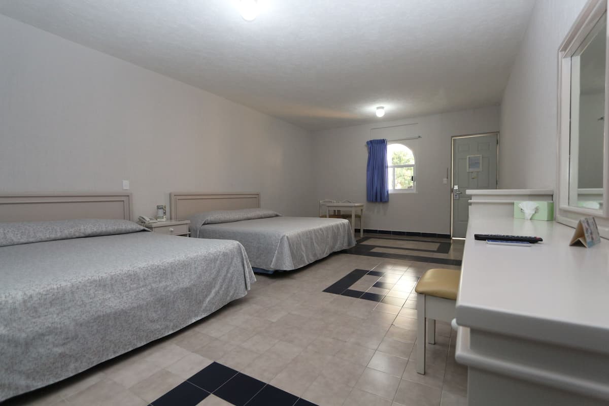 Habitación con 2 camas king