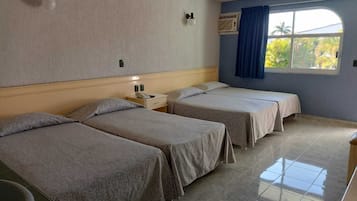 Quadruple Room | Free WiFi, bed sheets