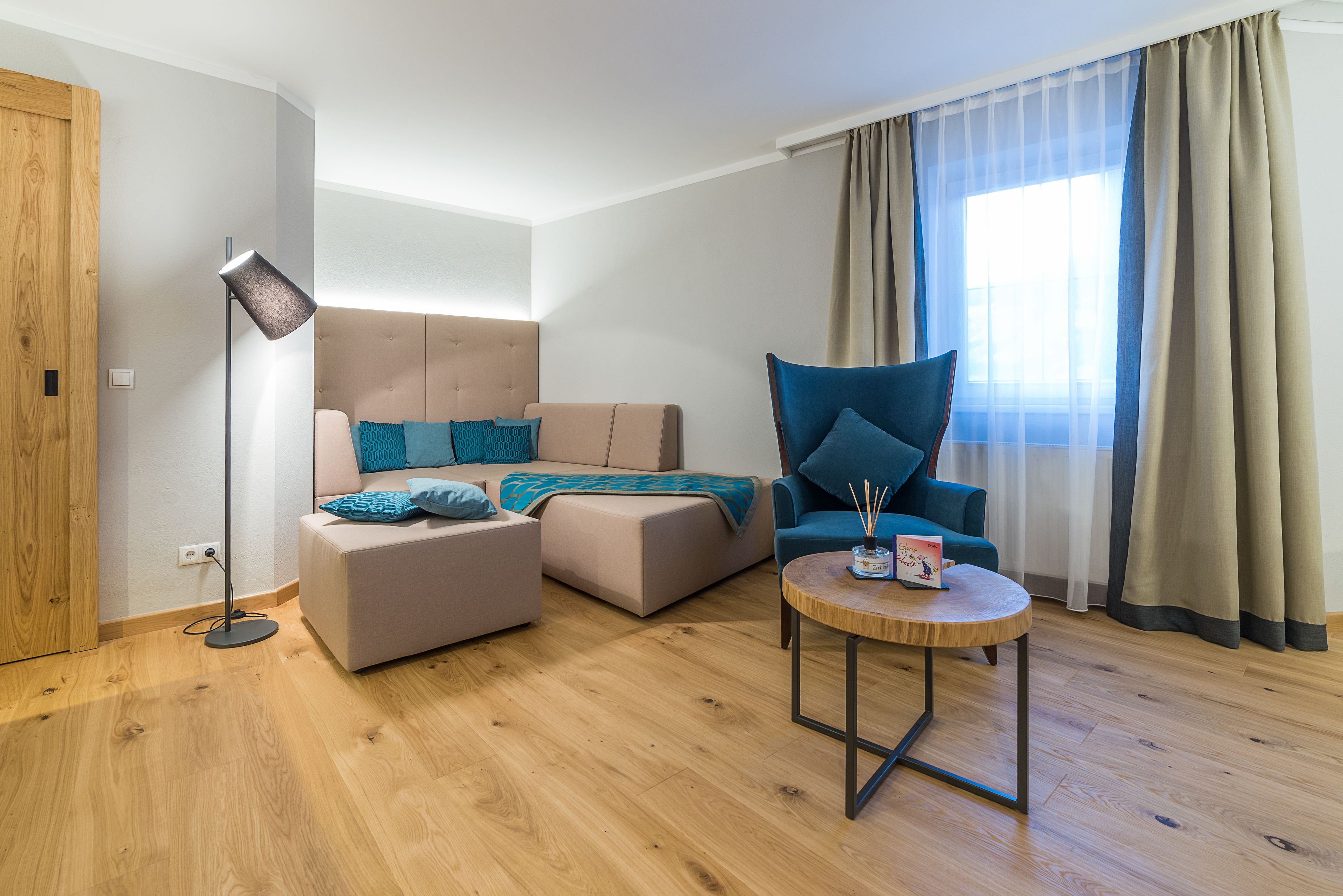 suite, balcony, mountain view | hypo-allergenic bedding, minibar, in-room safe, desk