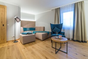 Suite, Balcony, Mountain View