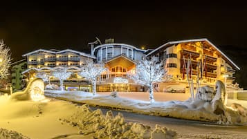 Fassade der Unterkunft – Abend/Nacht