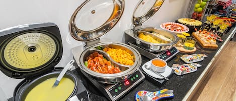 Déjeuner complet gratuit tous les jours