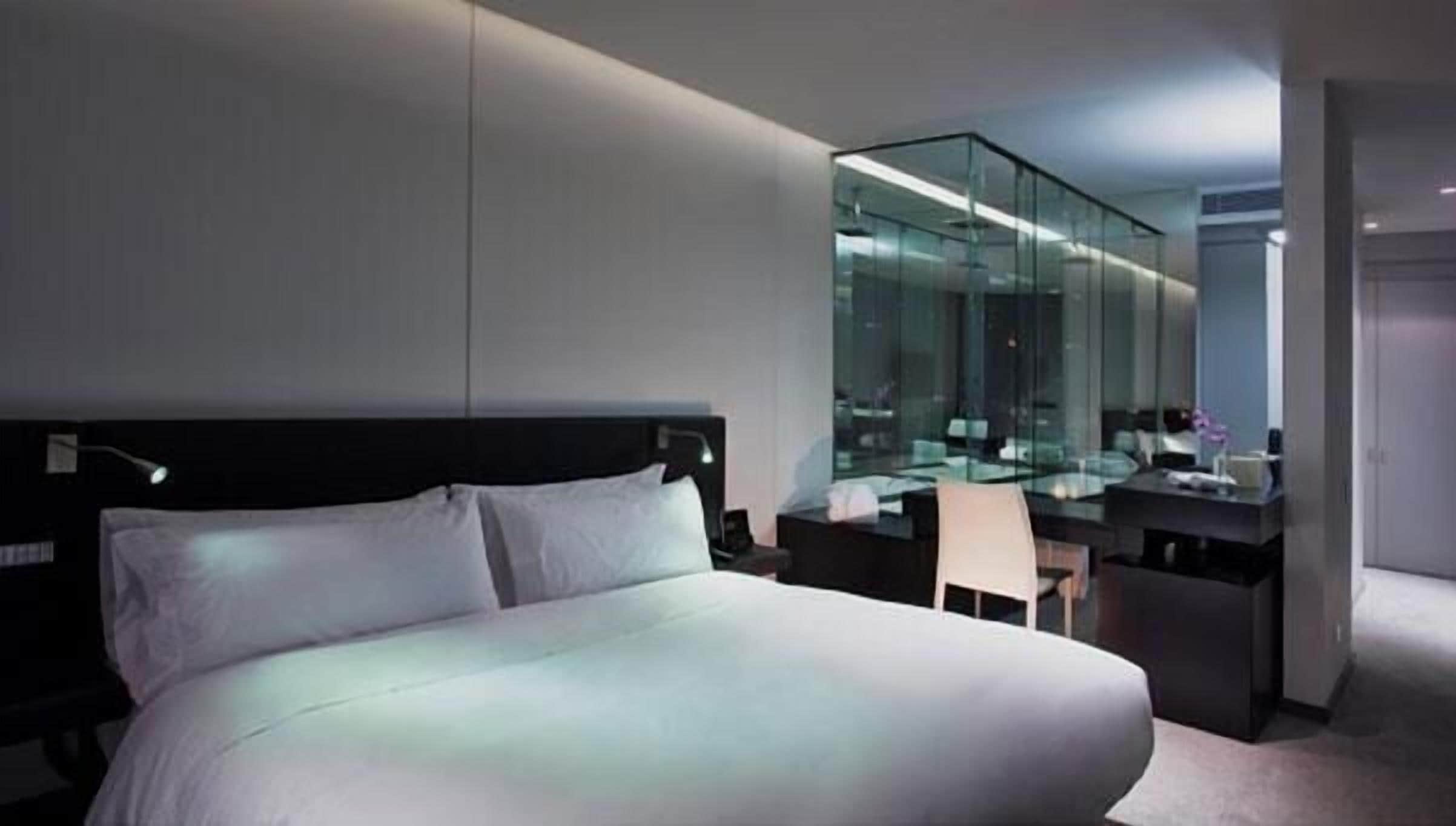 Premium bedding, down comforters, minibar, in-room safe