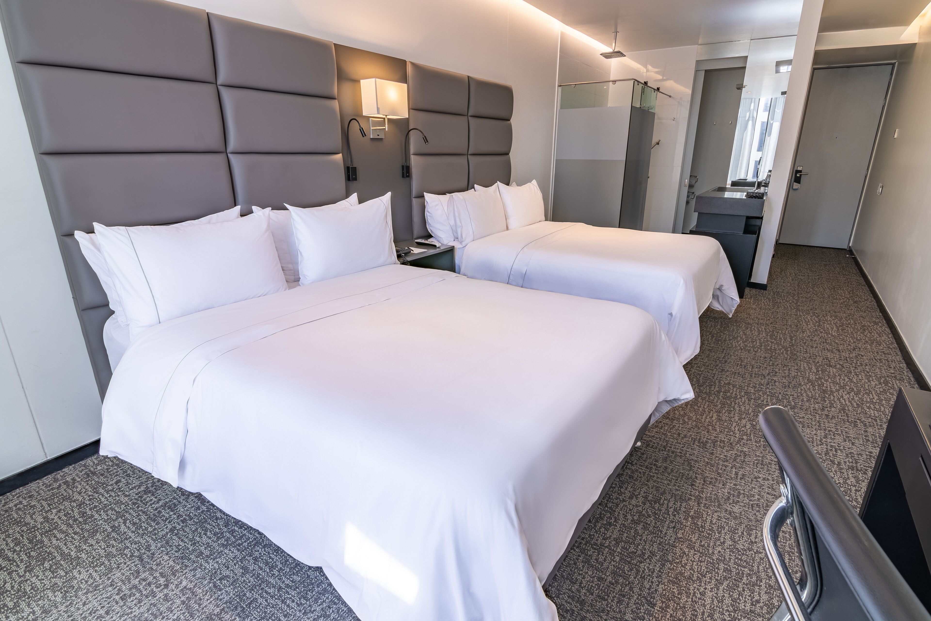 1 bedroom, premium bedding, down duvets, minibar