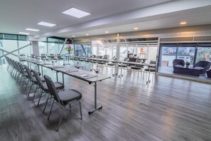 Khu tổ chức tiệc cưới trong nhà