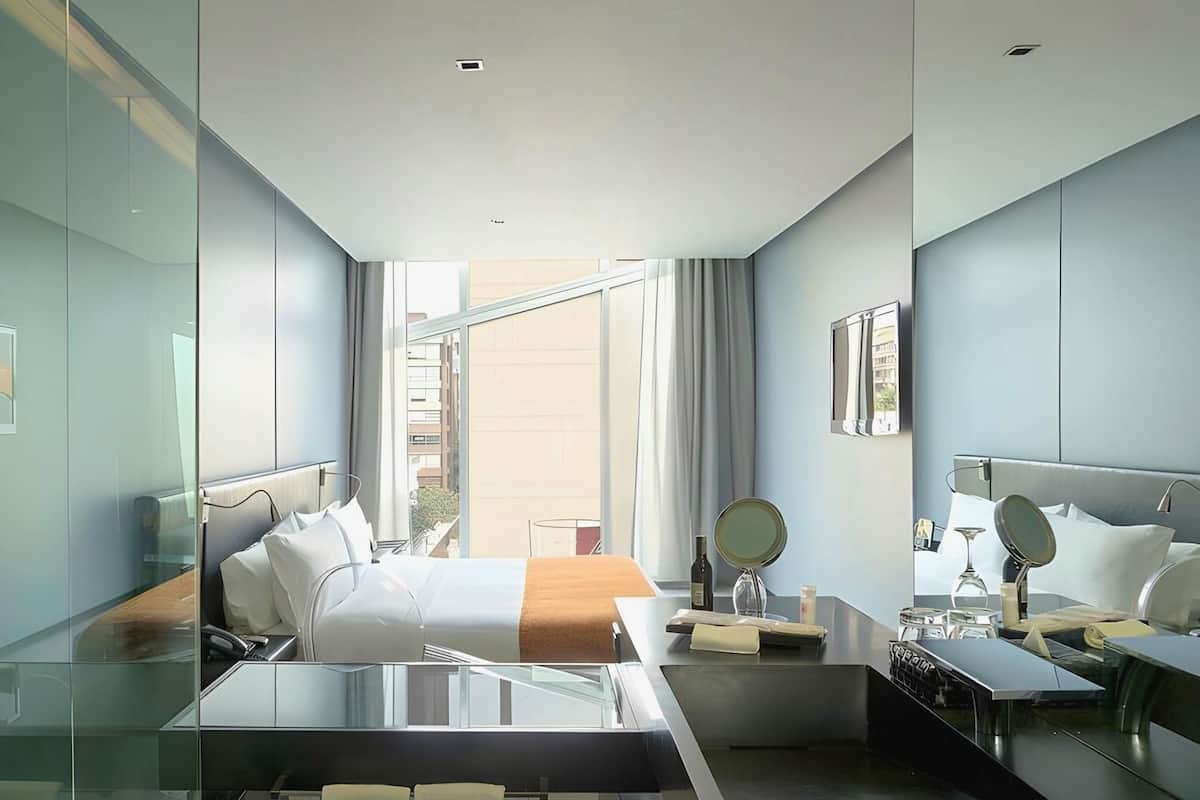 Premium bedding, down comforters, minibar, in-room safe
