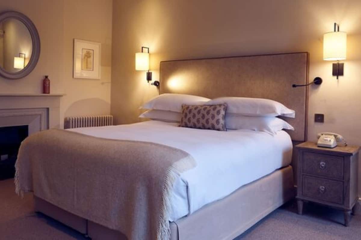 Minibar, in-room safe, desk, iron/ironing board (on request)