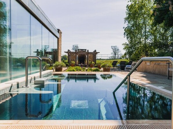 Sauna, body treatments, hydrotherapy, aromatherapy, hot stone massages