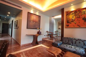 Lobby lounge - juSTa MG Road Hotel (Bengaluru)