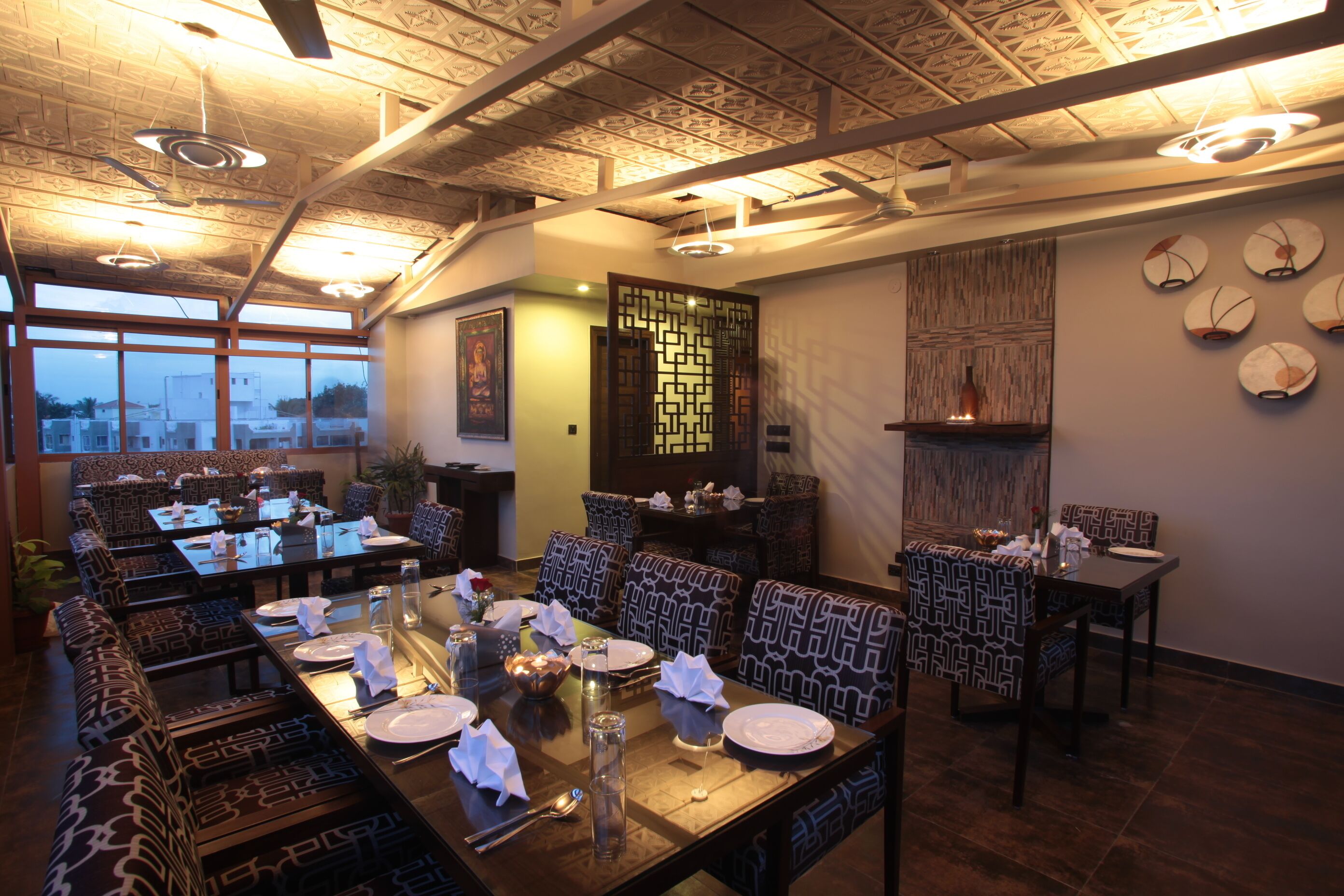 breakfast, lunch and dinner served