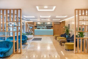 Lobby sitting area - Medos Hotel (Budapest)