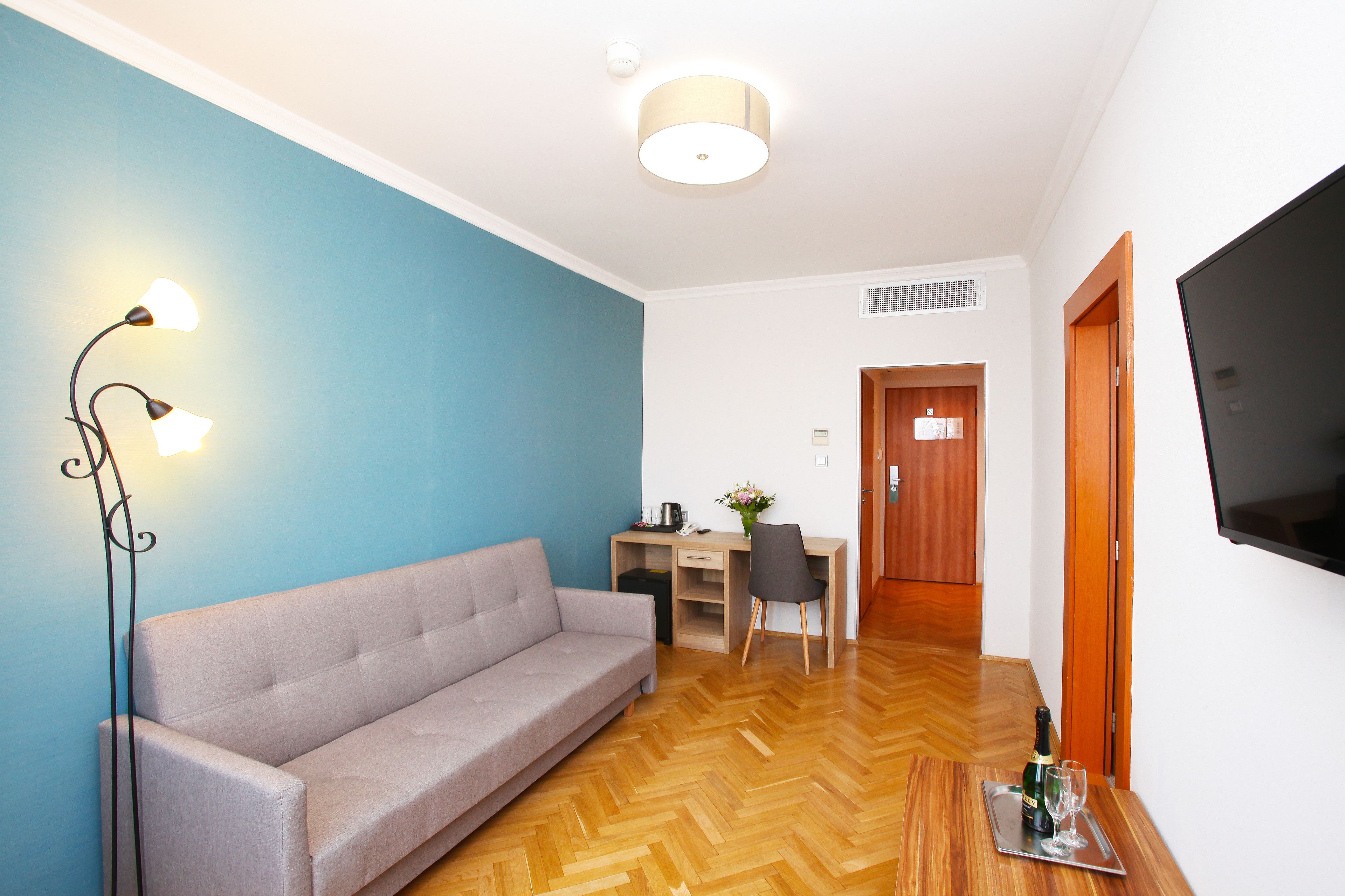 comfort apartment, 2 bedrooms | living area | flat-screen tv