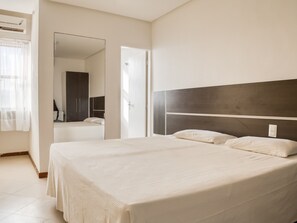 Minibar, blackout drapes, free cribs/infant beds, rollaway beds - Oceânico Armação (Salvador)