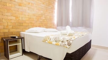 迷你吧、免费 WiFi、床单
