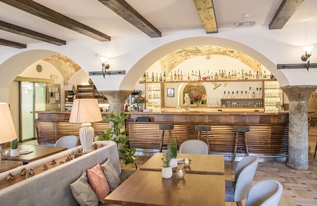 2 restaurants; breakfast, lunch, and dinner served. Hotel Tiefenbrunner