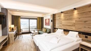 Deluxe-Doppelzimmer | Hochwertige Bettwaren, Minibar, Zimmersafe, Schreibtisch