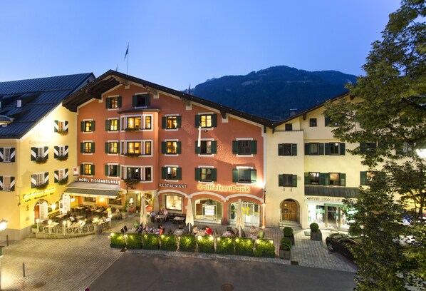 Front of property – evening/night - Hotel Tiefenbrunner (Kitzbuhel)