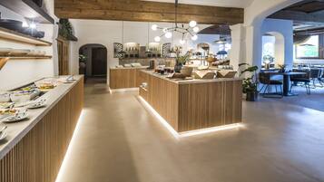 Free daily buffet breakfast