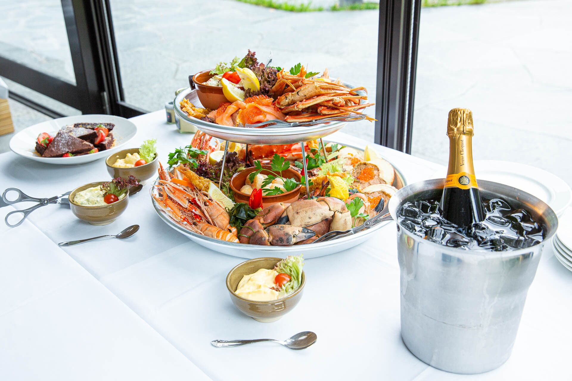 4 restaurants, breakfast, lunch, dinner served; Scandinavian cuisine