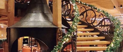 4 restaurantes, se sirven desayunos, comidas, cenas y cocina escandinava