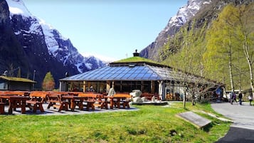 4 restaurants servant le petit déjeuner, spécialités Cuisine scandinave