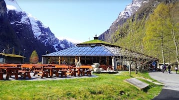 4 ristoranti, aperti a colazione, a pranzo e a cena, cucina scandinava