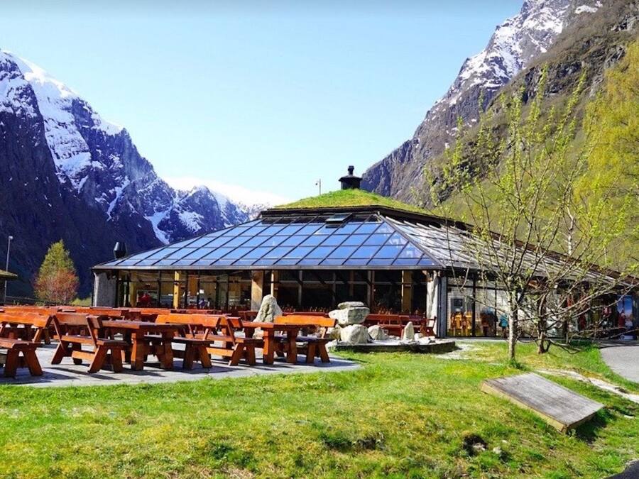 4 restaurants, breakfast, lunch, dinner served; Scandinavian cuisine