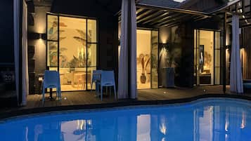 Seasonal outdoor pool