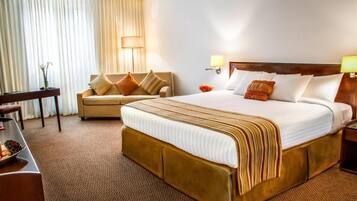 Daunenbettdecken, Minibar, Zimmersafe, Schreibtisch