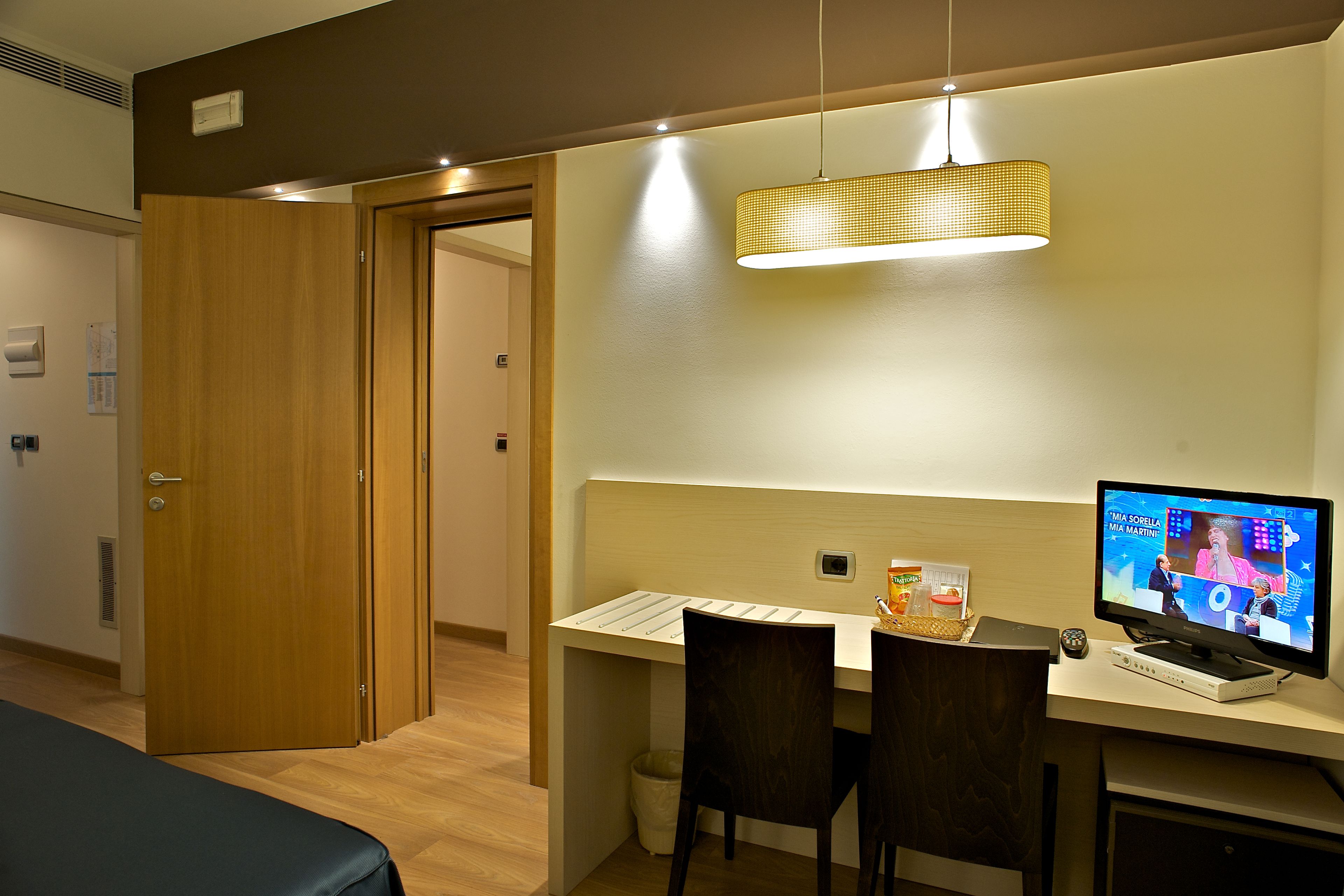 minibar, in-room safe, desk, laptop workspace