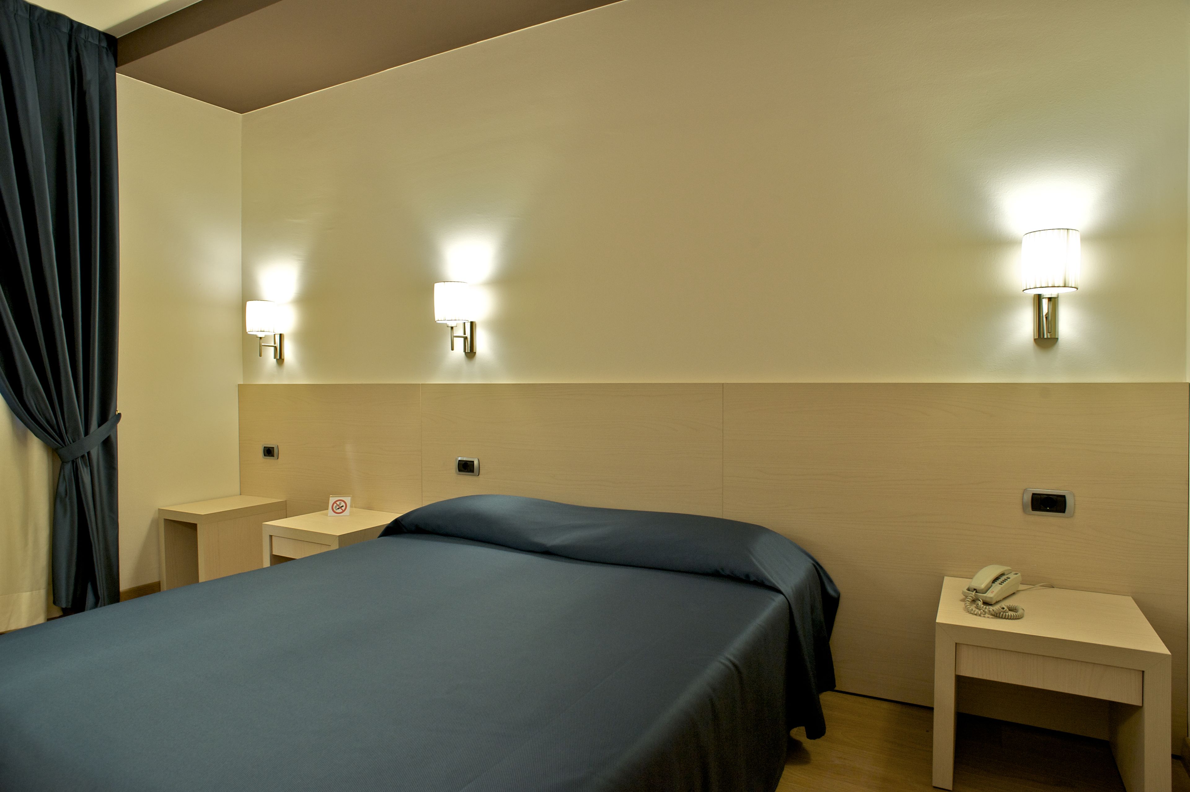 minibar, in-room safe, desk, laptop workspace