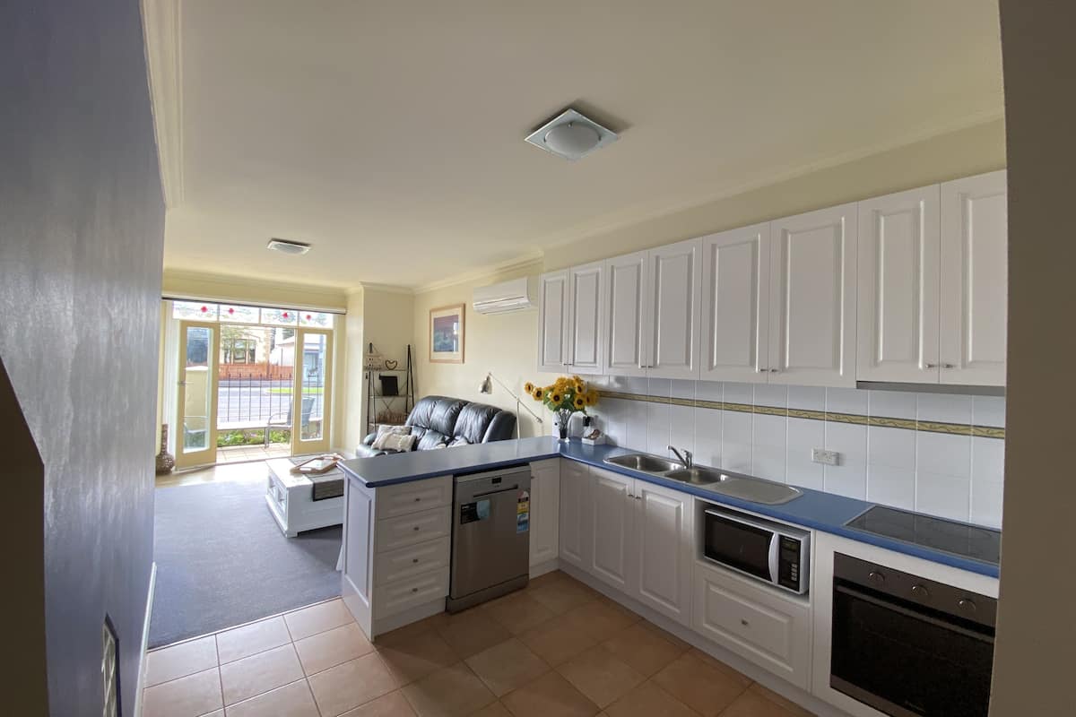 1 bedroom apartment  (unit 6) | private kitchen | fridge, microwave, coffee/tea maker, cookware/dishes/utensils