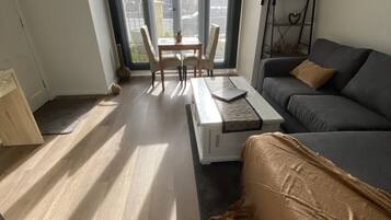 1 Bedroom Apartment (Unit 6) | Living area